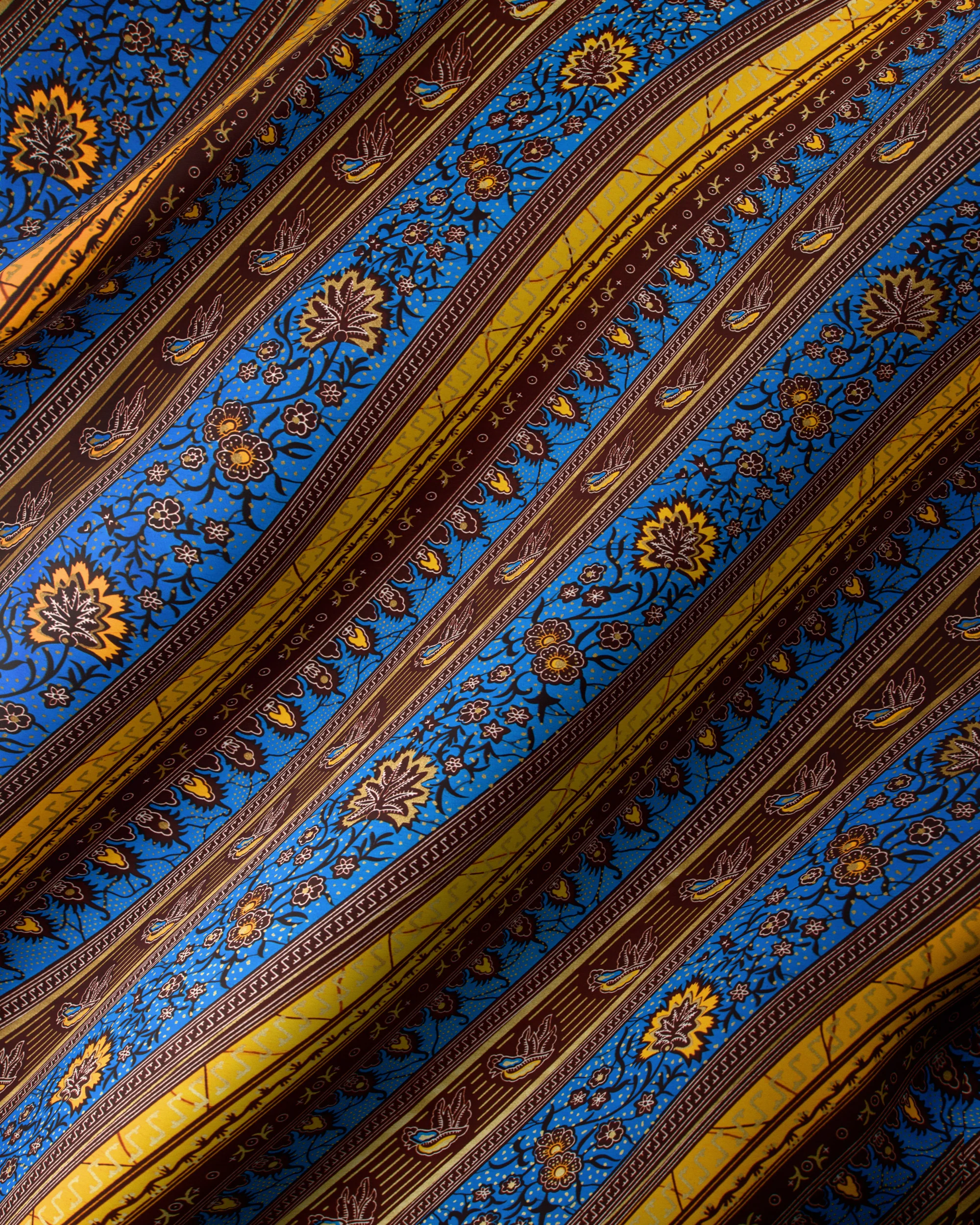 Wax Hollandais | VL01003.127 | Gold Embellished